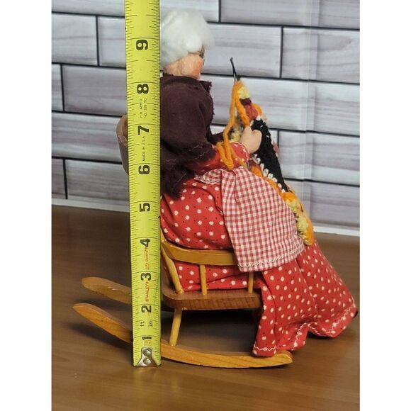 HANDCRAFTED ELDERLY LADY KNITTING   - Picture 8 of 9